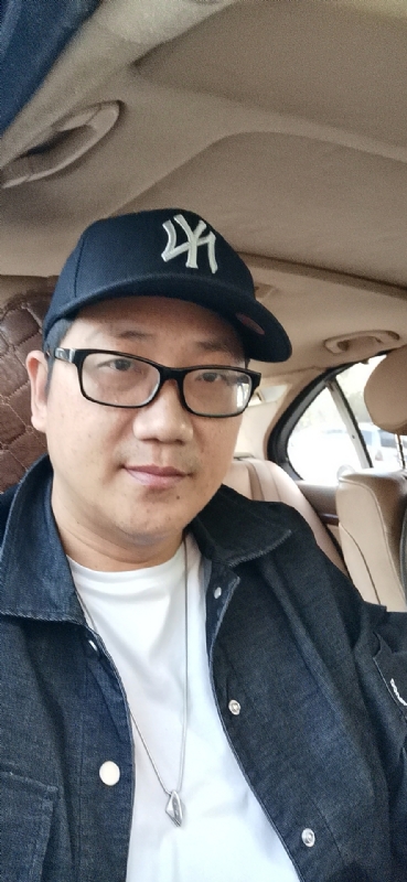 拥抱幸福的第一张照片--闽清相亲服务中心