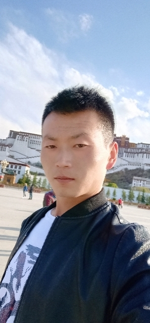 阳光下的小草的第一张照片--闽清相亲服务中心