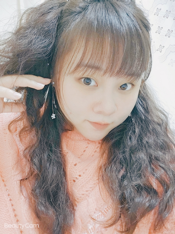 艾薇儿的第一张照片--闽清相亲服务中心