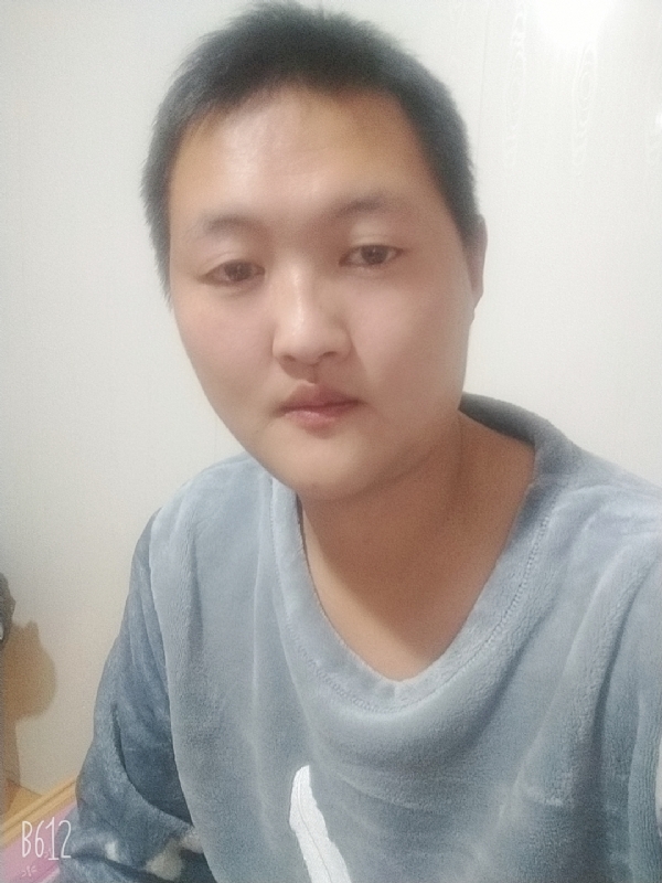 烟圈里透着伤的第一张照片--闽清相亲服务中心