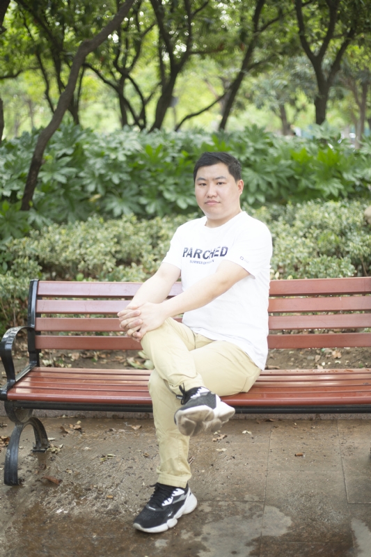 抱着鱼睡觉的猫的第一张照片--闽清相亲服务中心