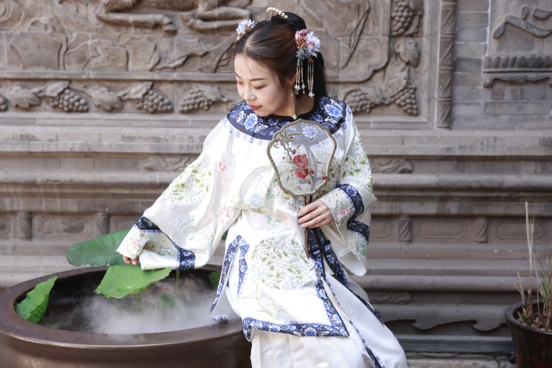 认真的雪的第一张照片--闽清相亲服务中心